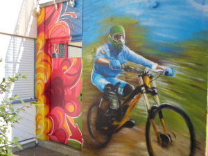 Graffitiauftrag Downhill Biker JuZ Arena Regensburg