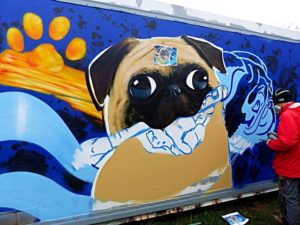 Graffitiauftrag Mops halb