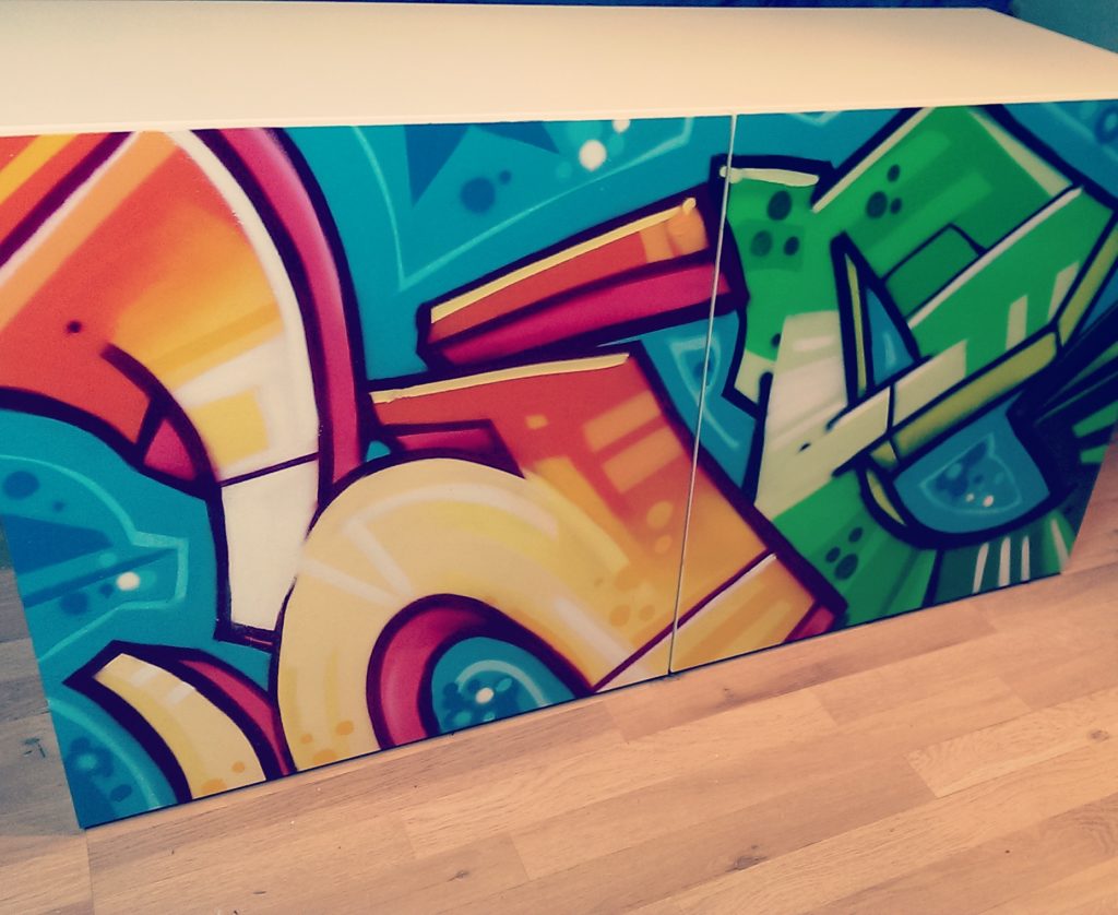 Graffiti auf Schrank