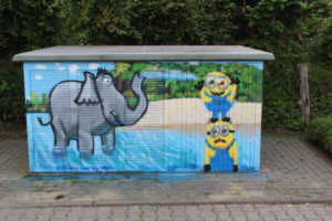 Graffitiprojekt Kröppelshagen Trafostation Seite2 Elefant Strand Minions