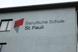 Fassadenbeschriftung Rückseite Nahaufnahme