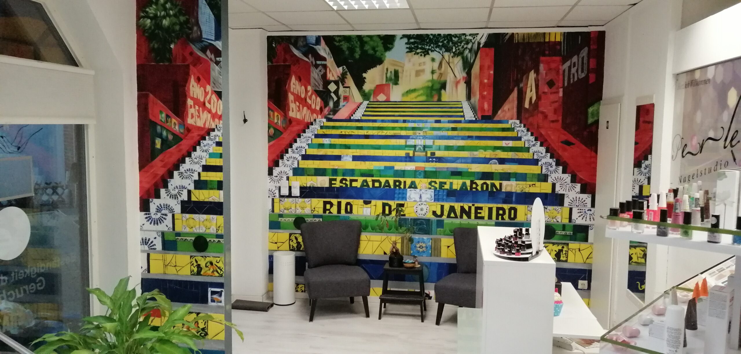 Innenraum-Mural im Nagelstudio – Escadaria Selarón Rio de Janeiro