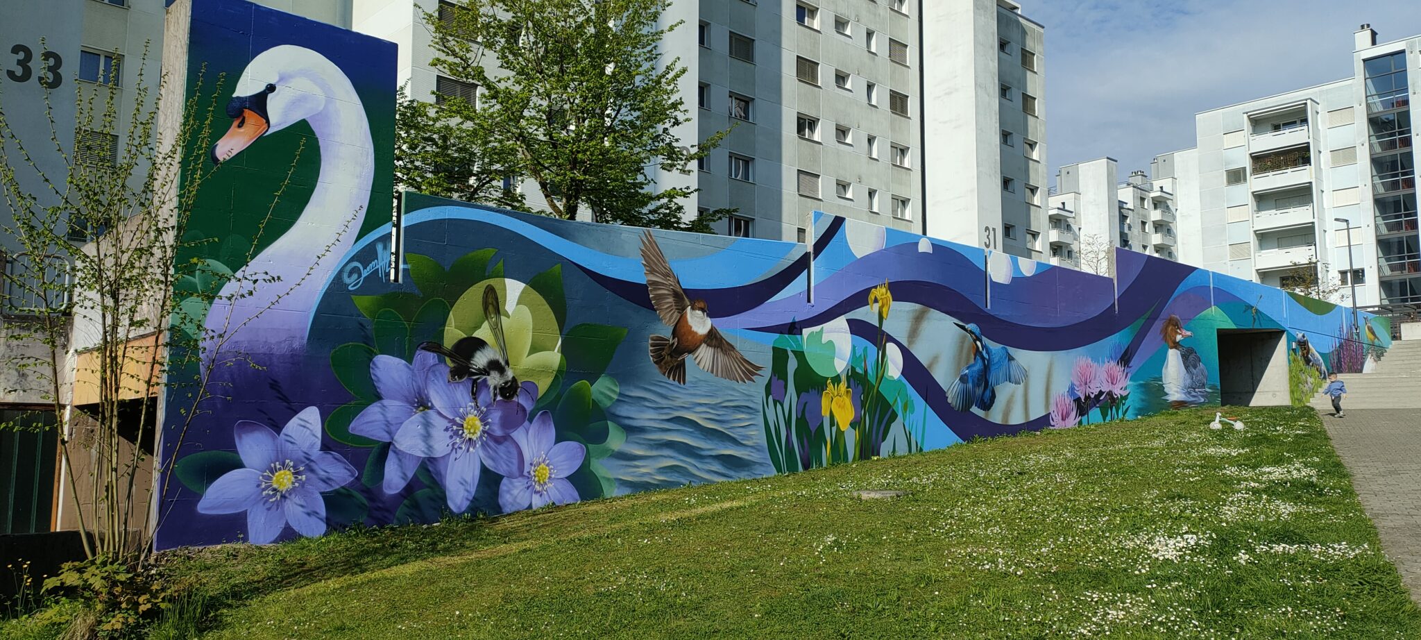 Wandgestaltung Siedlung Webermühle Schweiz – 128 m² Naturmural-Panorama