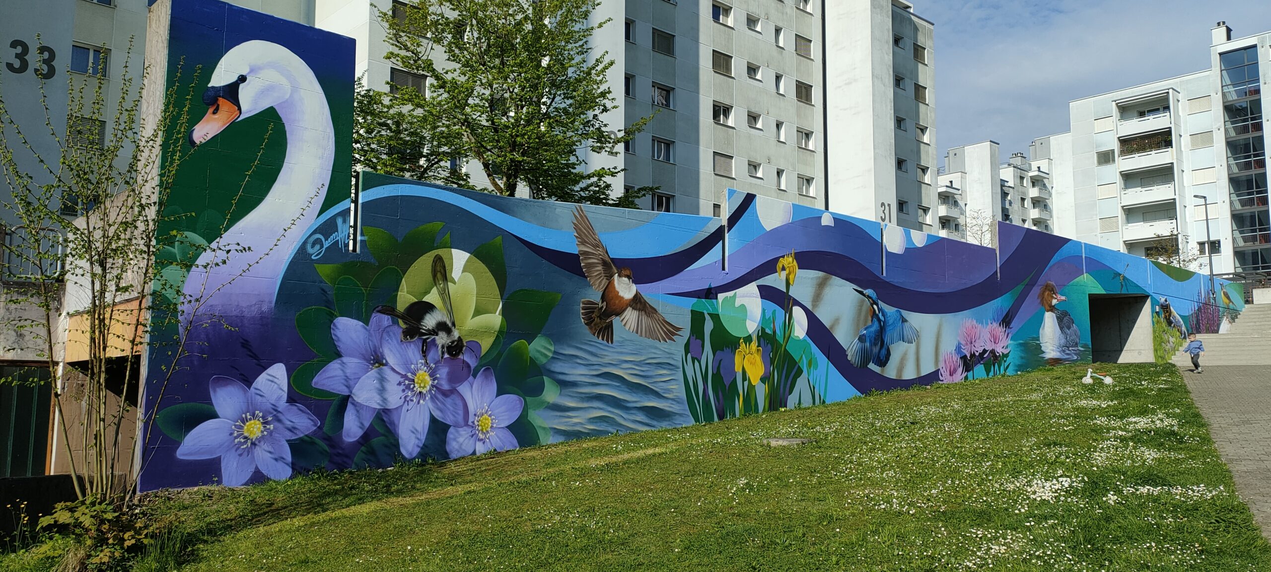 Wandgestaltung Siedlung Webermühle Schweiz – 128 m² Naturmural-Panorama